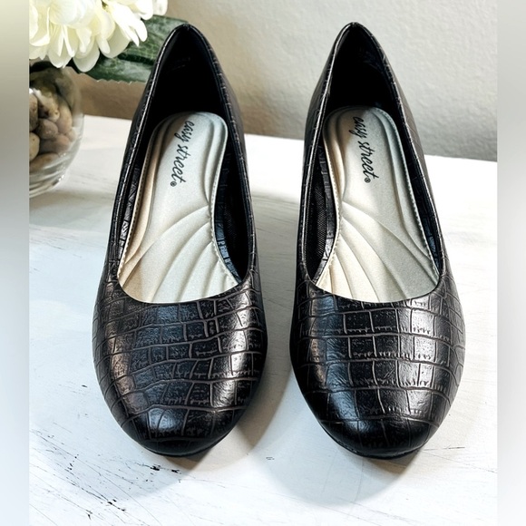 EASY STREET Croc Print, 2.5" Heel, Slip on Pumps, Brown Cocoa, Size 7 - Picture 1 of 8